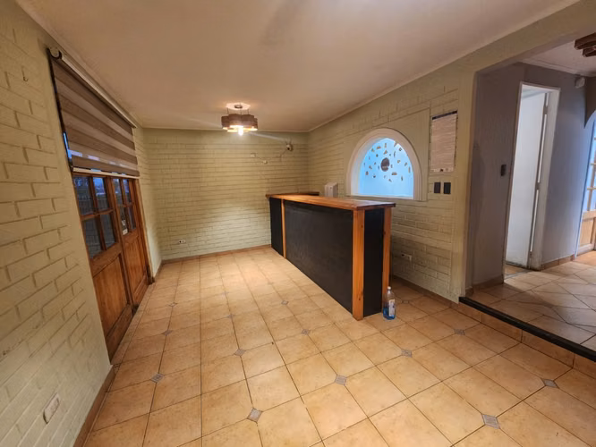 Venta de Propiedad Habitacional y Comercial en Belloto 2000
