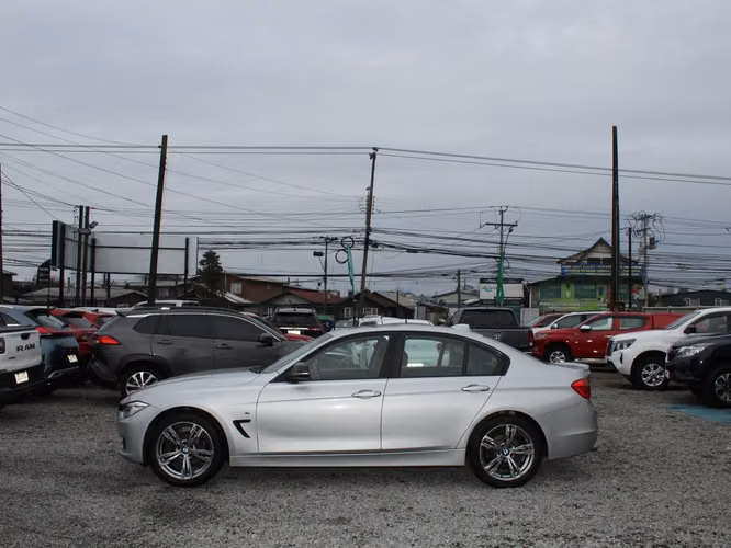 BMW 320I 2.0 MT. 2015