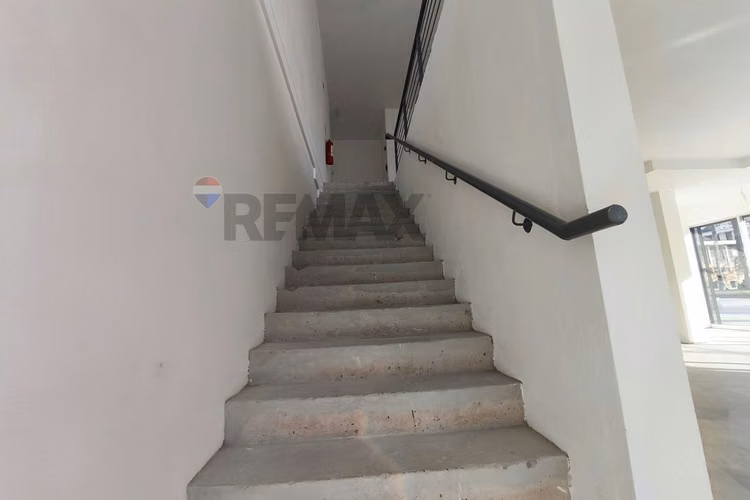 193 m² en 2 plantas para hacer crecer tu empresa
