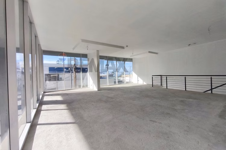 193 m² en 2 plantas para hacer crecer tu empresa