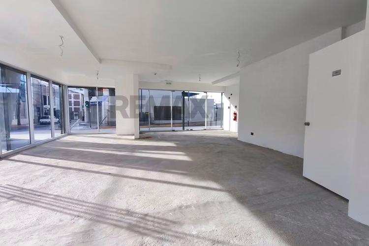 193 m² en 2 plantas para hacer crecer tu empresa