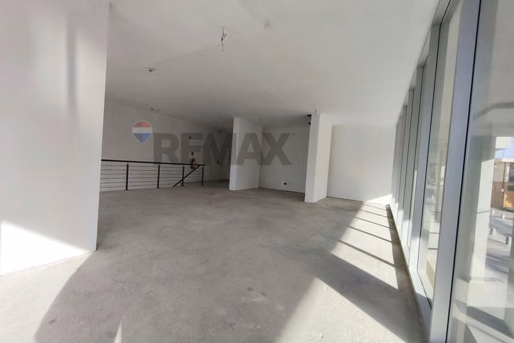193 m² en 2 plantas para hacer crecer tu empresa