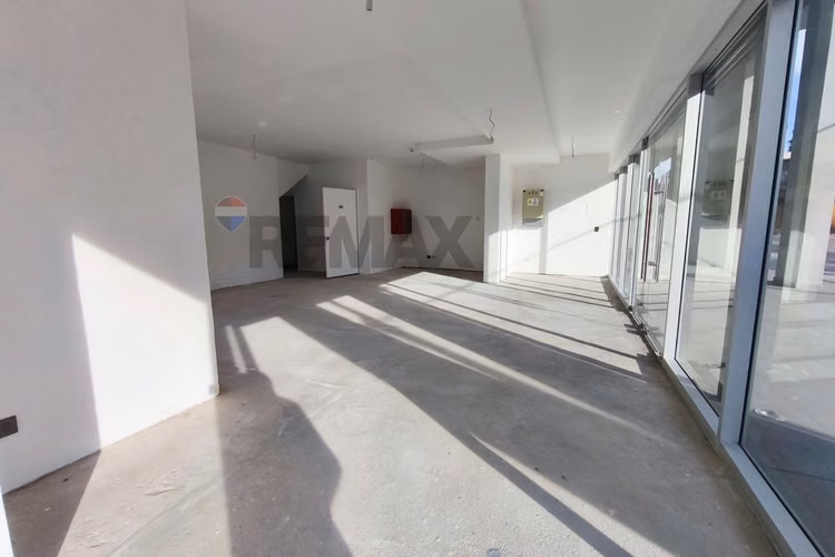 193 m² en 2 plantas para hacer crecer tu empresa