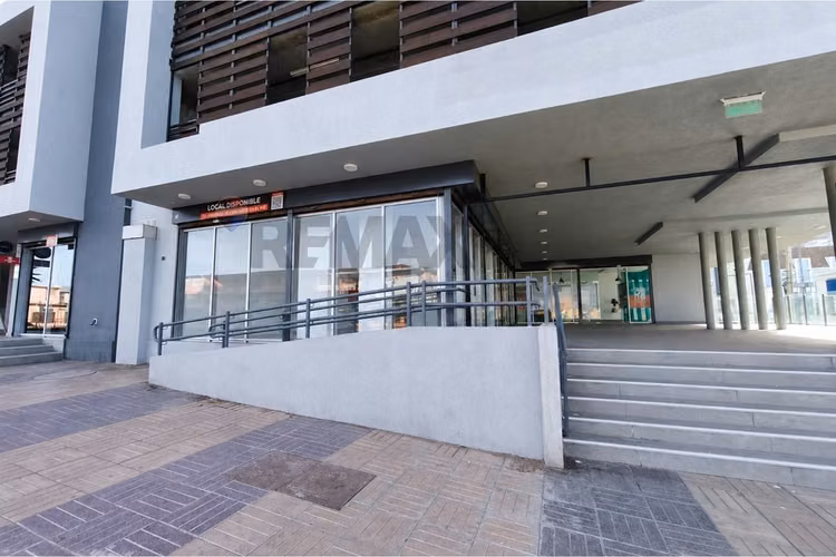 Local nuevo estratégico en avenida varela