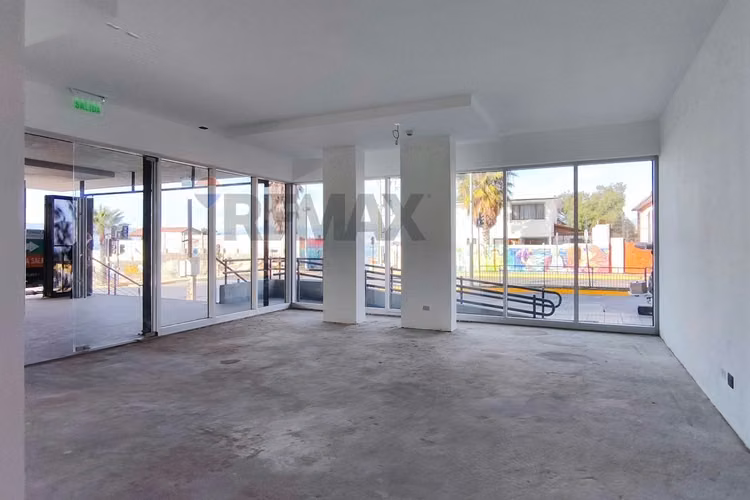 Local nuevo estratégico en avenida varela