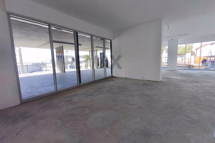 Local nuevo estratégico en avenida varela