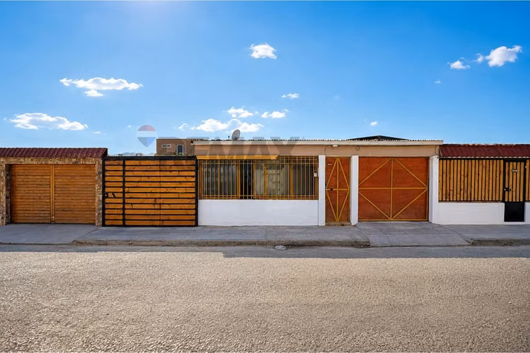 Dos casa en villa aquina calama 5 dormitorios
