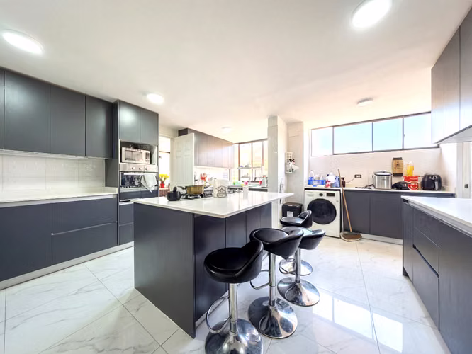 OPORTUNIDAD CERRO COLORADO 145M2  TERRAZA 30M2 3D 4B
