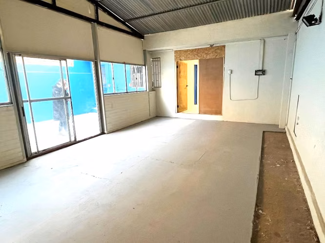 Se Arrienda Propiedad Comercial Oficinas, Almacenaje Y Bodegaje