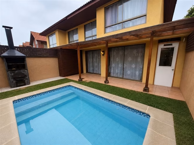 Casa en venta en condominio de 3 dorm. en Puente Alto