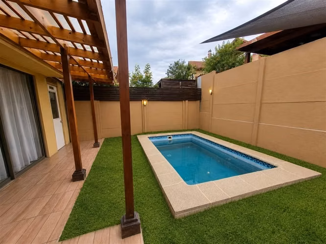 Casa en venta en condominio de 3 dorm. en Puente Alto