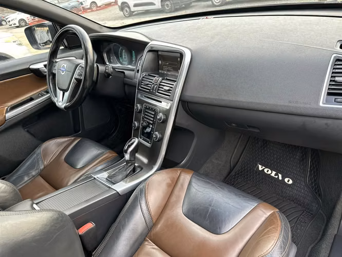 VOLVO XC60 2.0 T5 PLUS AUT LIMITED 2015