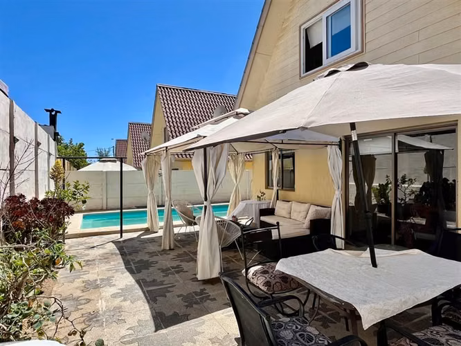 Casa en venta de 3D. 3B. 2E en Peña Blanca