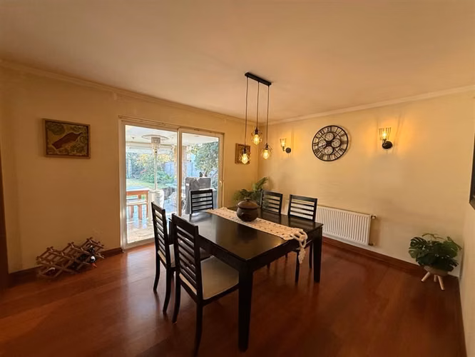 Casa en venta de 5 dorm. en Piedra Roja Colina