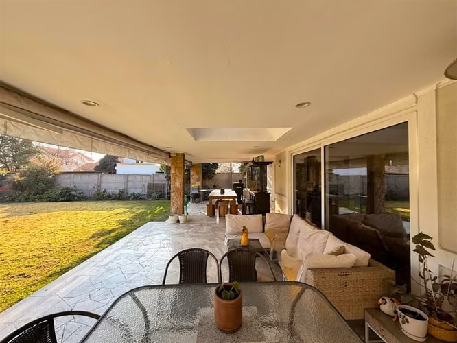 Casa en venta de 5 dorm. en Piedra Roja Colina