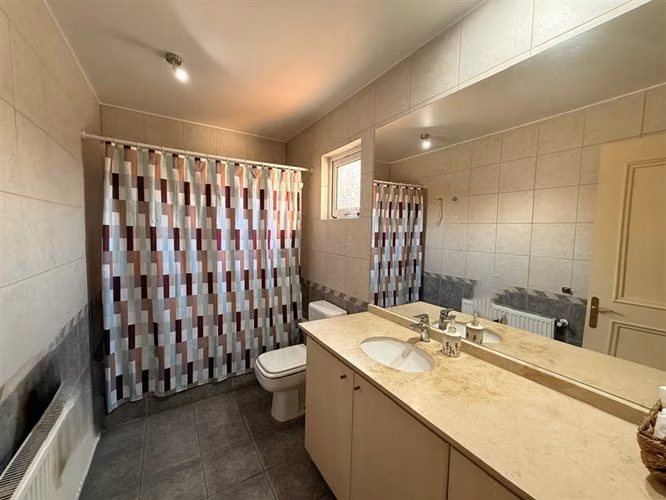 Casa en venta de 5 dorm. en Piedra Roja Colina