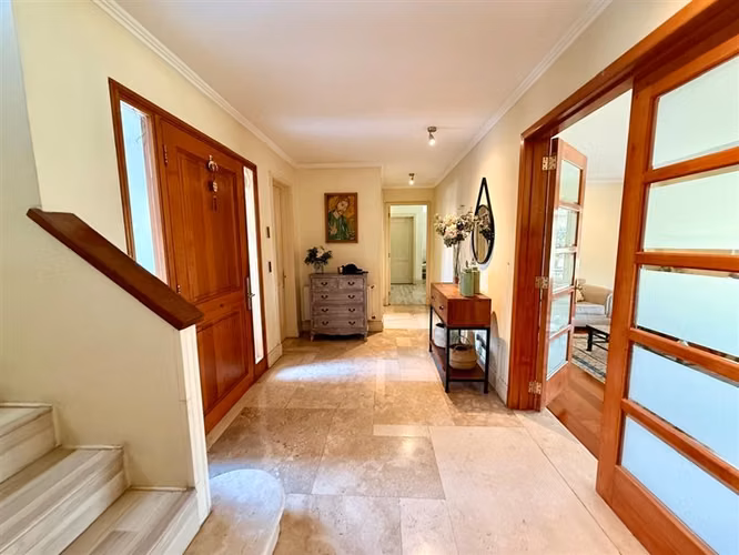 Casa en venta de 5 dorm. en Piedra Roja Colina