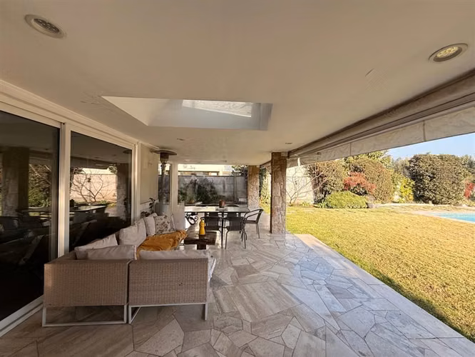 Casa en venta de 5 dorm. en Piedra Roja Colina