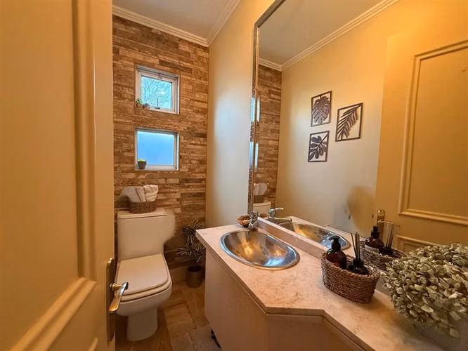 Casa en venta de 5 dorm. en Piedra Roja Colina