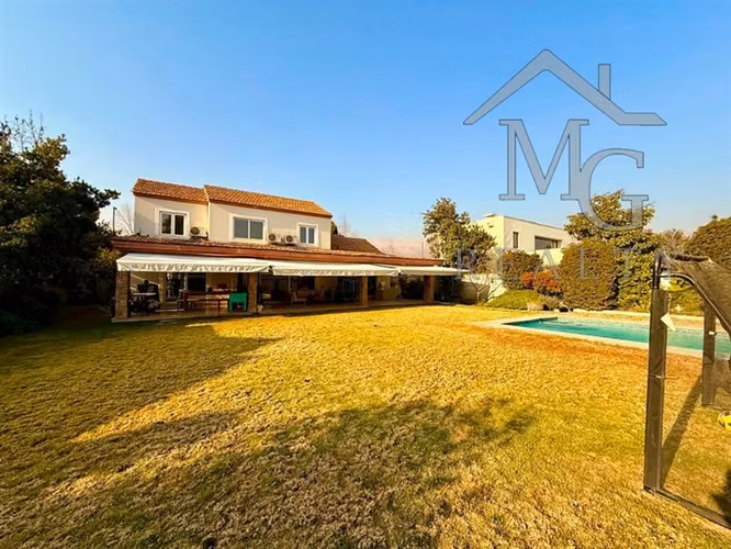 Casa en venta de 5 dorm. en Piedra Roja Colina
