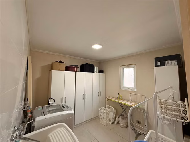 Casa en venta de 5 dorm. en Piedra Roja Colina