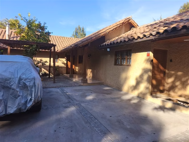Casa en arriendo de 6 dorm. en Lampa