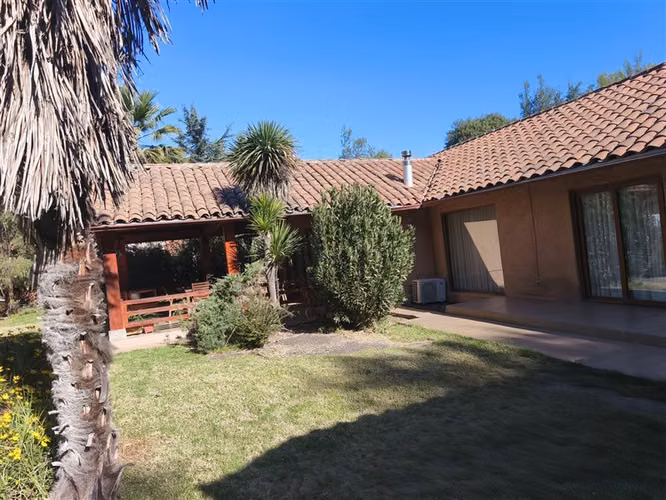 Casa en arriendo de 6 dorm. en Lampa
