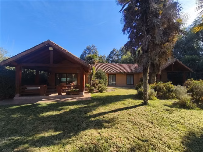 Casa en arriendo de 6 dorm. en Lampa
