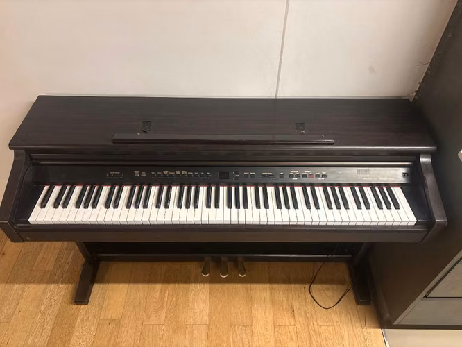 Piano Digital Kawai CA5 con sillín.
