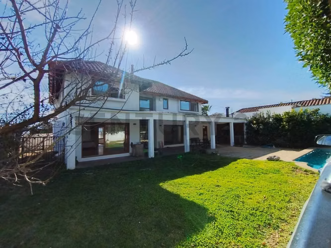 Arriendo Casa con piscina en Bosques de Montemar