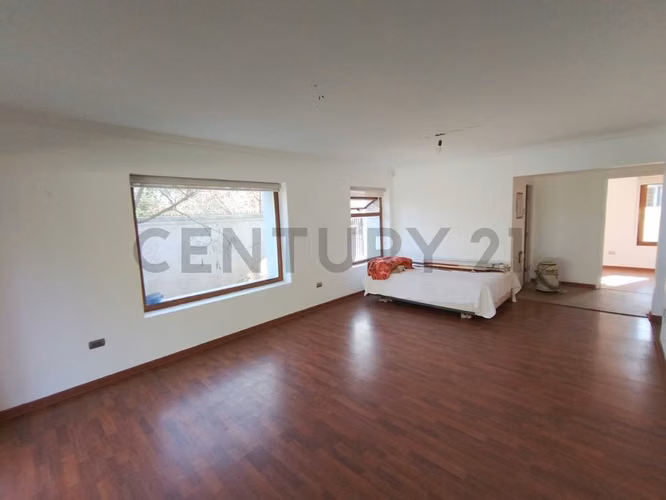 Venta Casa con piscina en Bosques de Montemar