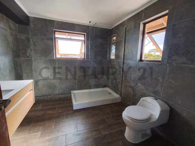 Venta Casa con piscina en Bosques de Montemar