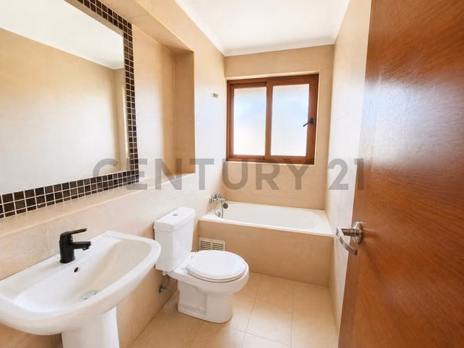 Venta Casa con piscina en Bosques de Montemar