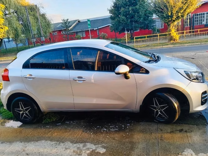 SE VENDE AUTO PRECIO CONVERSABLE