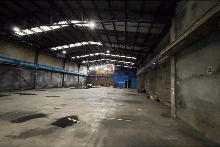Se vende bodega/ local con oficinas talca