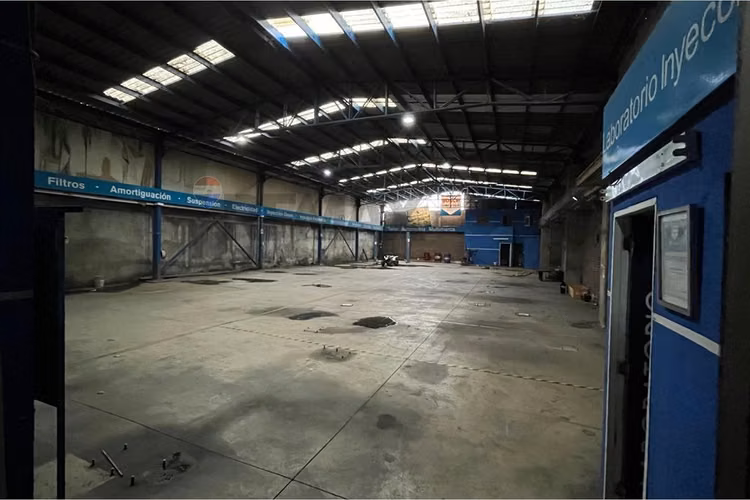 Se vende bodega/ local con oficinas talca