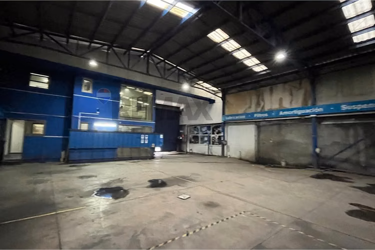 Se vende bodega/ local con oficinas talca