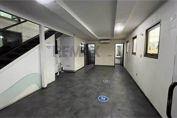 Se vende bodega/ local con oficinas talca