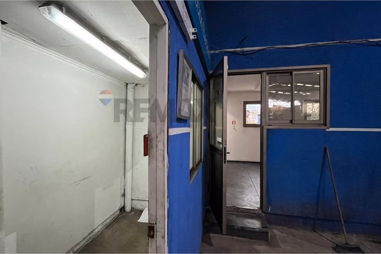 Se vende bodega/ local con oficinas talca