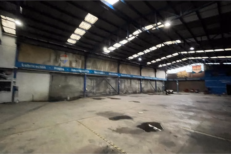 Se vende bodega/ local con oficinas talca