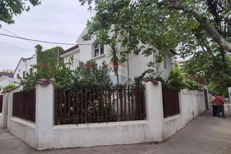 Venta exclusiva casa a pasos metro ñuñoa