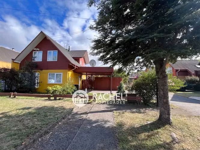 SE VENDE LINDA CASA CON QUINCHO Y GRAN PATIO EN LOMAS DE RECABARREN