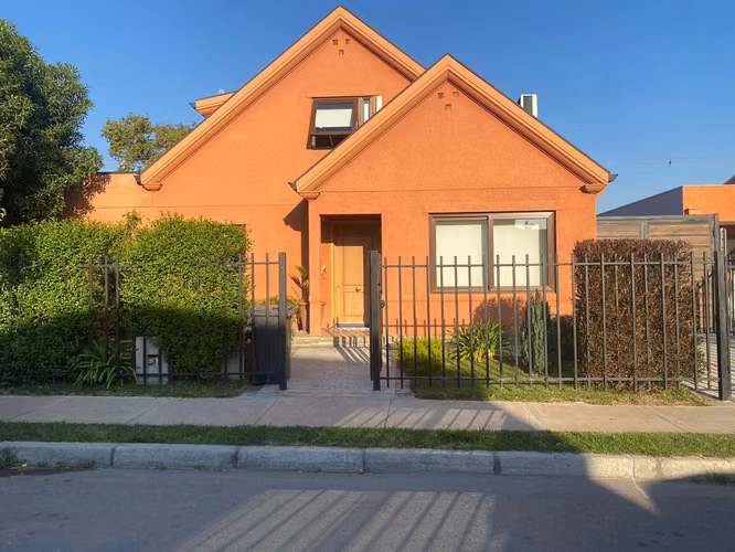 VENTA CASA 4 DORM CHICUREO NORTE