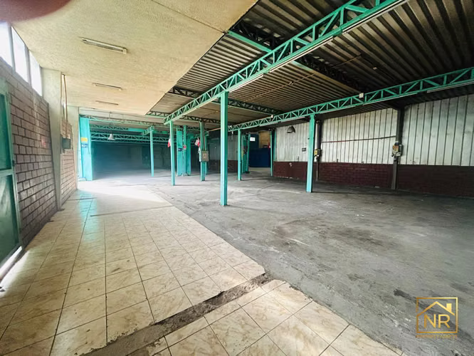 BODEGA 782 M2 CON ACCESO PARA CAMIONES