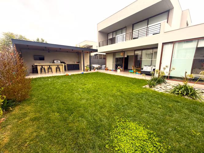 ARRIENDO CASA MEDITERRANEA 4 D 5 B COLEGIO HIGHLANDS