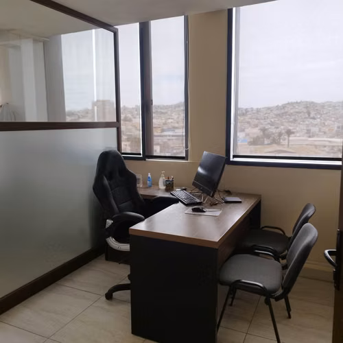 ARRIENDO OFICINA IDEAL CENTRO MEDICO