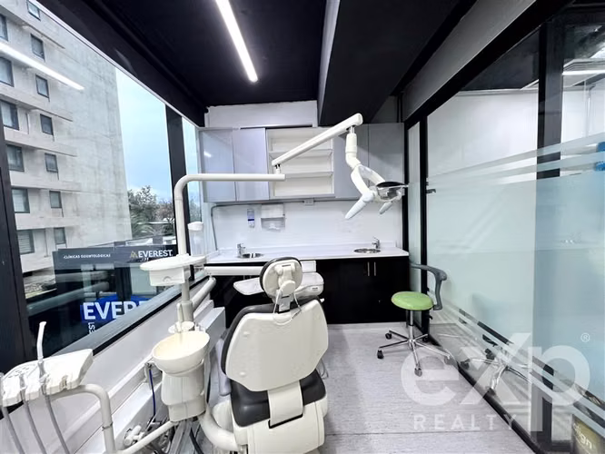 Oficina habilitada para consulta médica o dental Plaza Egaña