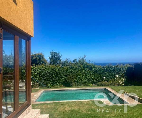 Casa con vista al Mar en Sector Rocas de Santo Domingo.