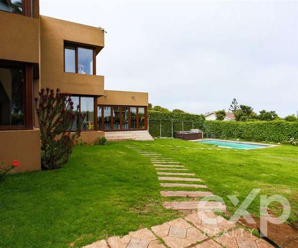Casa con vista al Mar en Sector Rocas de Santo Domingo.