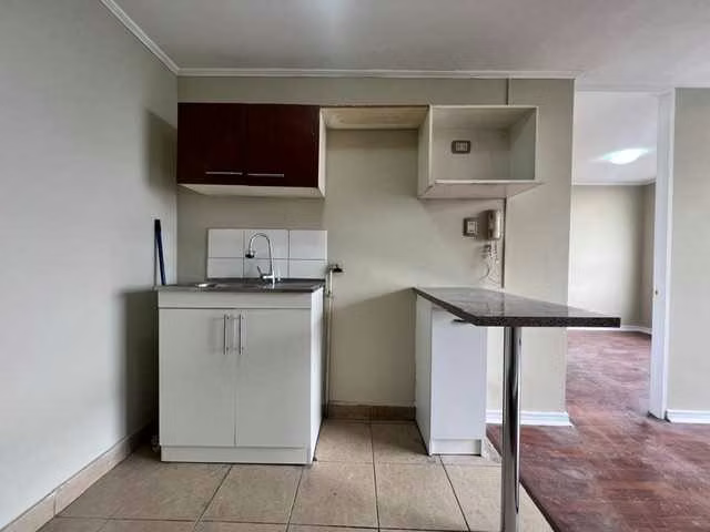 Departamento con terraza, REMODELADO. Metro Hosp (175895)